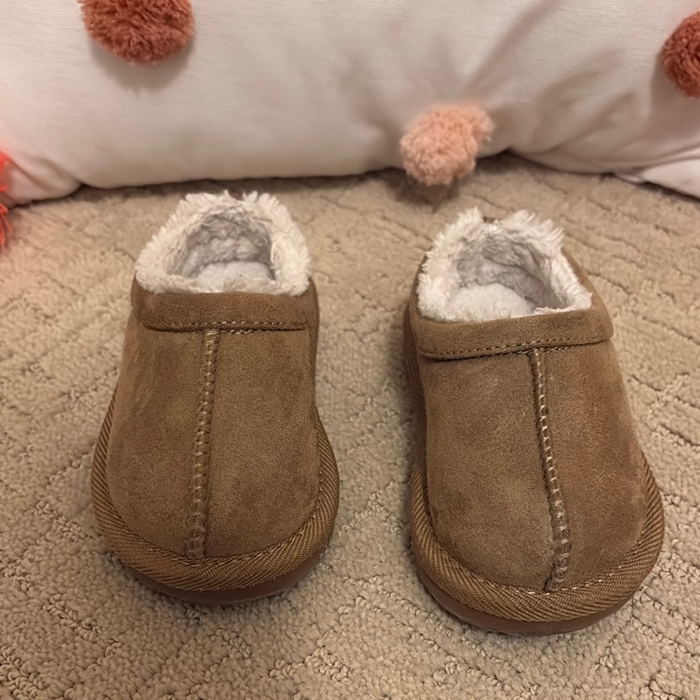 Tan toddler clogs